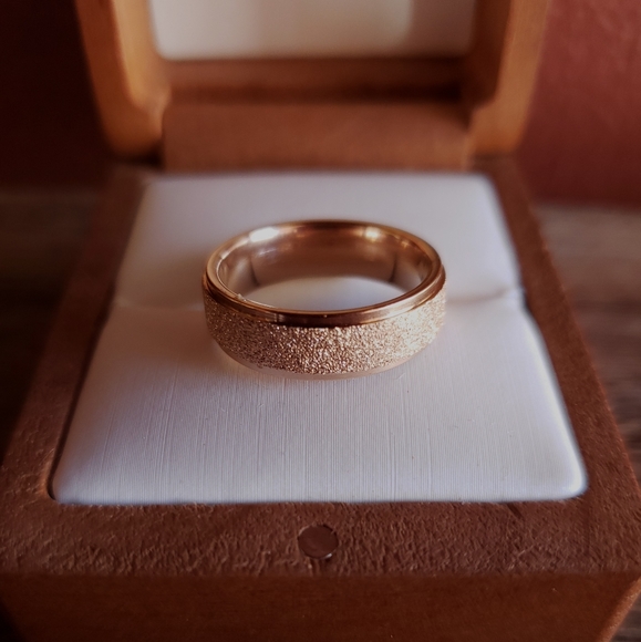 Jewelry - Diamond dust rose gold ring 5mm